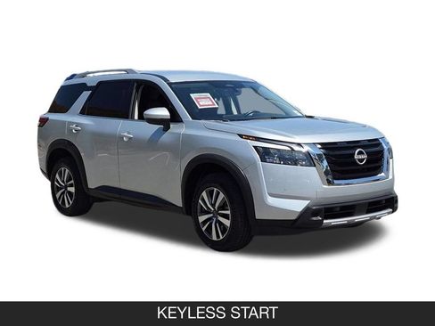 Used 2025 Nissan Pathfinder SL FWD image 2
