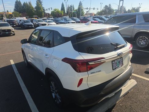 Used 2021 Kia Seltos LX AWD/4WD image 5