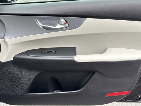 Used 2023 Kia Forte LXS w/ LXS Technology Package FWD image 17