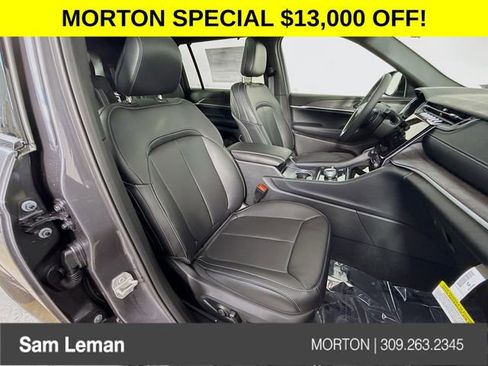 New 2025 Jeep Grand Cherokee L Limited w/ Luxury Tech Group II image 30