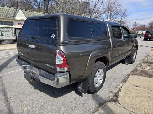 Used 2012 Toyota Tacoma Double Cab V6 4WD w/ SR5 Pkg image 5