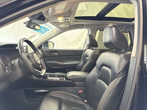 Used 2022 Nissan Pathfinder SL w/ SL Premium Package image 11