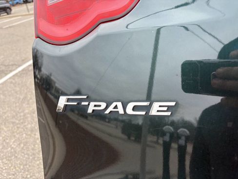 Used 2018 Jaguar F-PACE Prestige image 40
