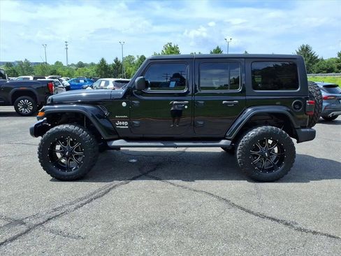 Used 2018 Jeep Wrangler Unlimited Sahara w/ LED Lighting Group AWD/4WD image 6