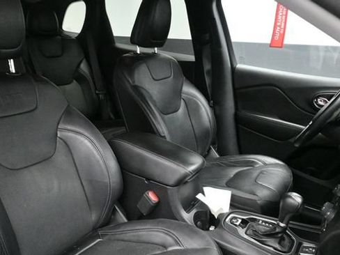 Used 2020 Jeep Cherokee Limited FWD image 17