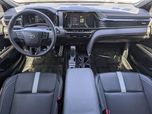 Used 2025 Toyota Camry SE image 14