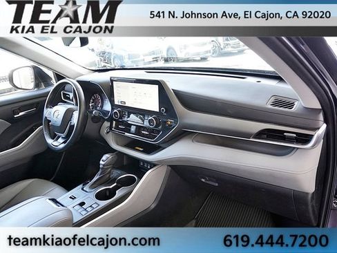 Used 2023 Toyota Highlander XLE FWD image 10