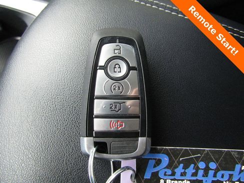 Used 2024 Ford Edge Titanium image 19