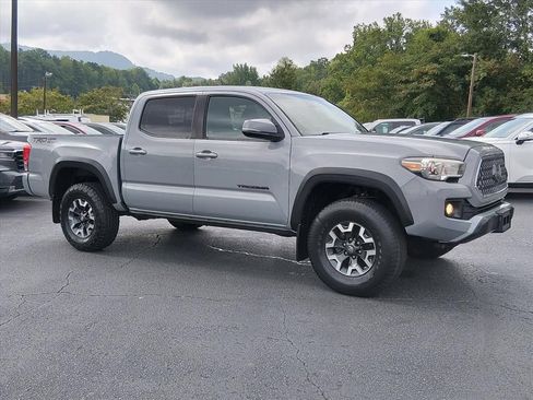 Used 2019 Toyota Tacoma 2WD Double Cab image 2