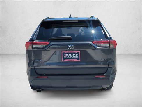 Used 2022 Toyota RAV4 XLE w/ Convenience Package FWD image 6