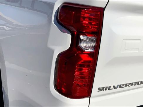 Used 2022 Chevrolet Silverado 1500 LT image 28