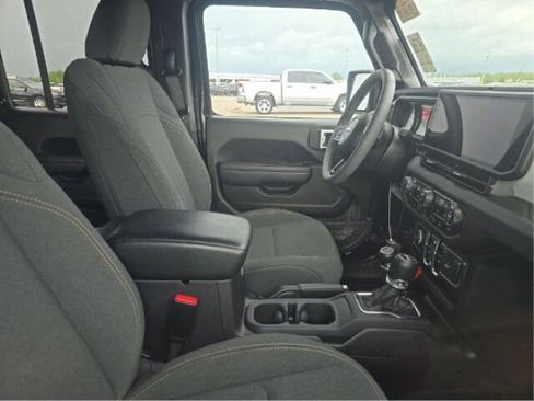Used 2024 Jeep Wrangler Unlimited Sport AWD/4WD image 9