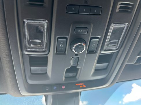 Used 2022 GMC Yukon Denali RWD image 16
