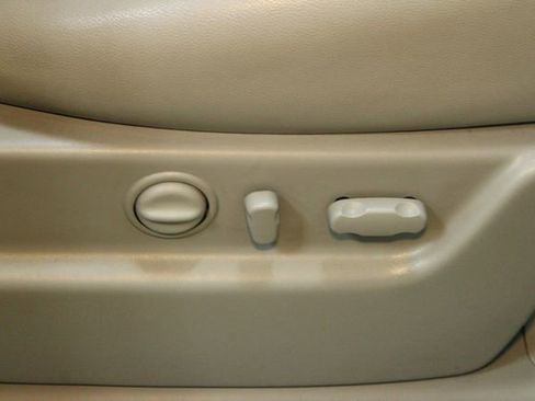 Used 2013 Chevrolet Suburban LT w/ Luxury Package image 12