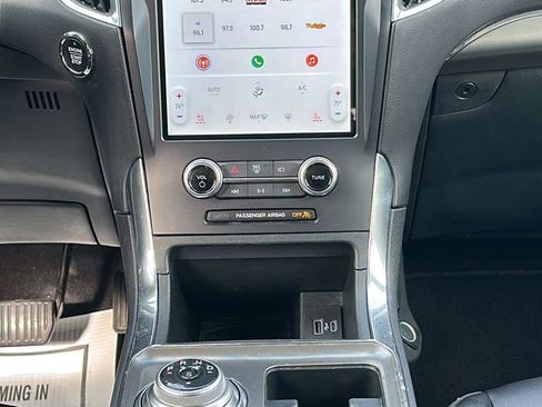 Used 2024 Ford Edge Titanium image 19