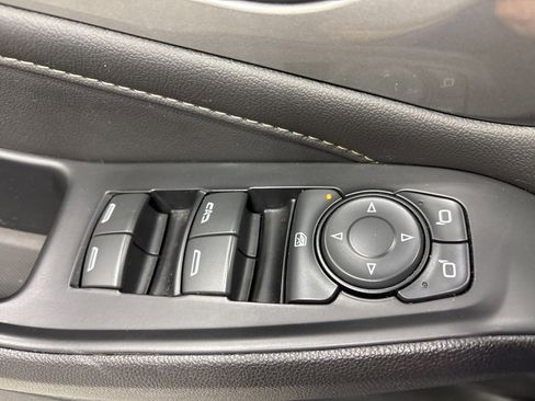 Used 2023 Chevrolet Traverse LT image 34