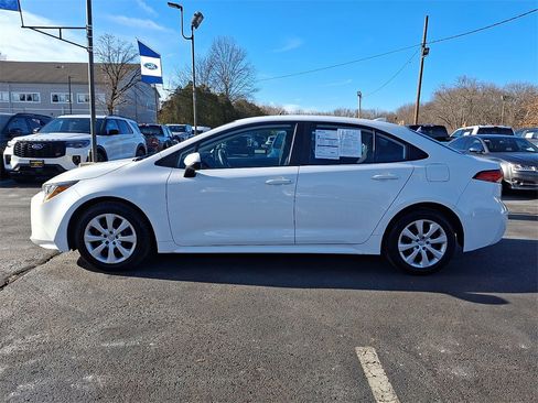 Used 2024 Toyota Corolla LE image 4