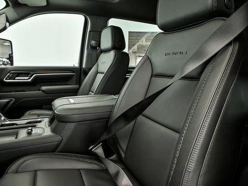 New 2026 GMC Sierra 2500 Denali w/ Denali Reserve Package image 8