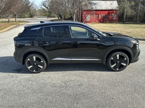 New 2026 Nissan Kicks SR image 4