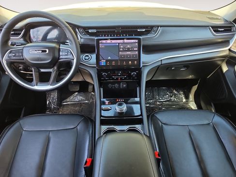 Used 2023 Jeep Grand Cherokee L Limited w/ Black Appearance Package image 10