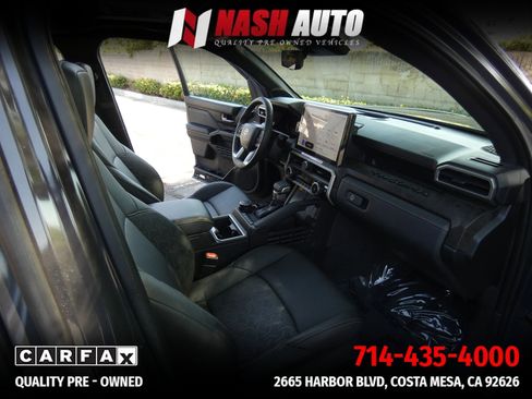 Used 2025 Toyota Tacoma Limited AWD/4WD image 31