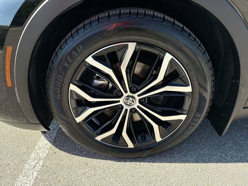 Used 2023 Toyota Crown XLE image 18