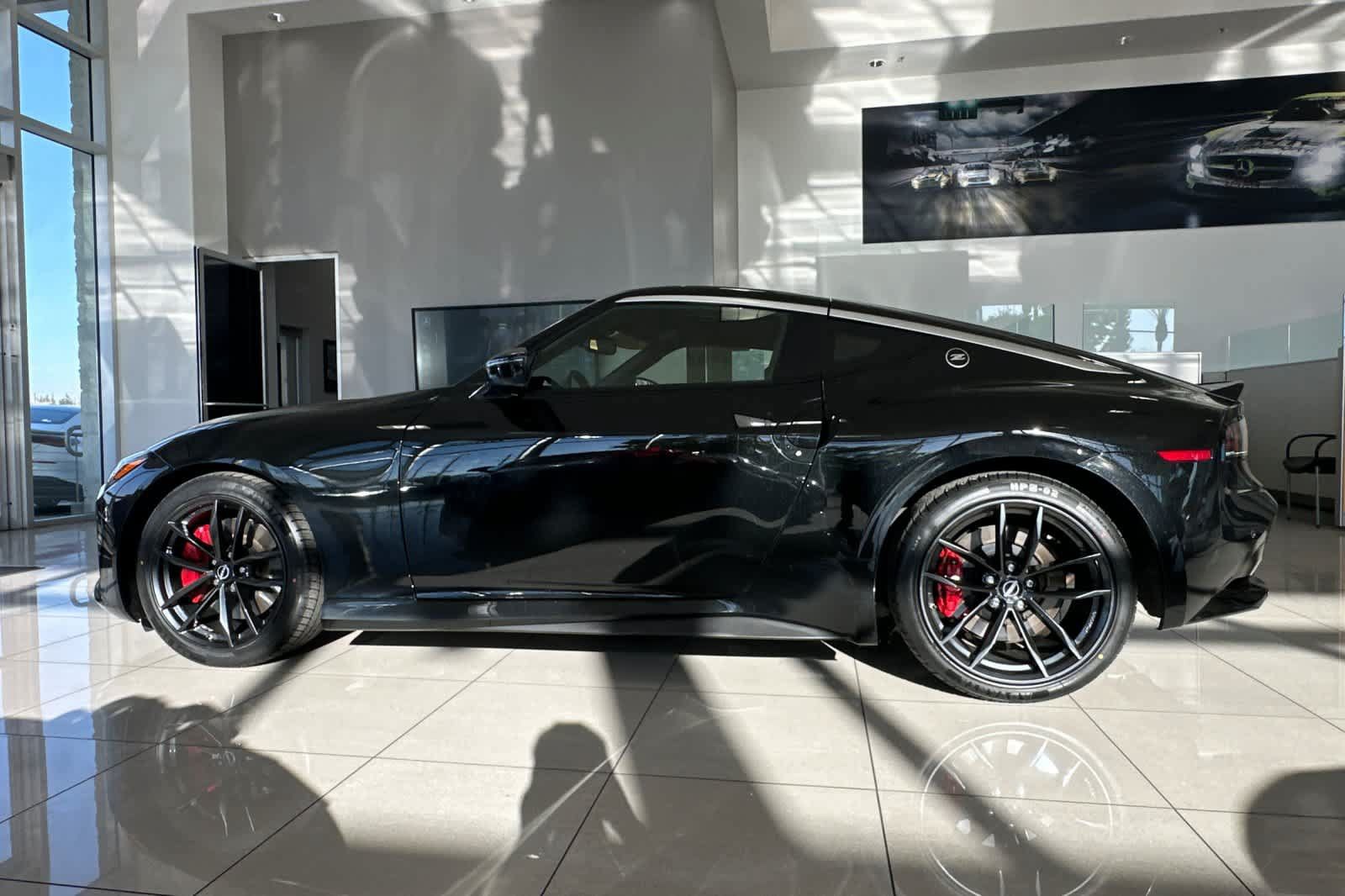 Used 2025 Nissan Z Performance w/ Floor Mat Package RWD image 6