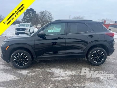 Used 2023 Chevrolet TrailBlazer LT w/ LPO, Blackout Package image 3