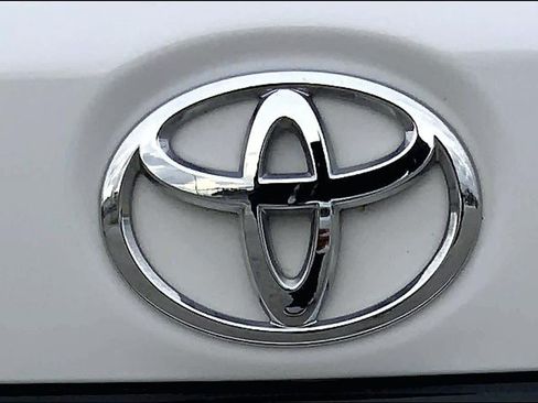Used 2025 Toyota Corolla LE FWD image 10