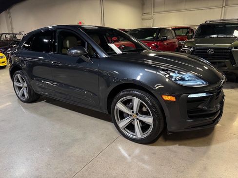 Used 2024 Porsche Macan Base AWD 4dr SUV w/ Premium Plus Package image 58