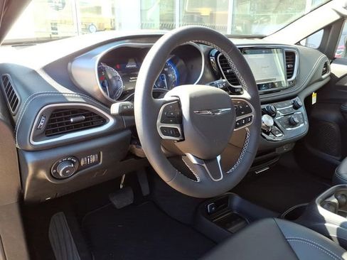 New 2026 Chrysler Pacifica Select AWD/4WD image 13
