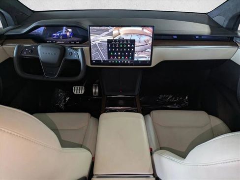 Used 2022 Tesla Model X image 18