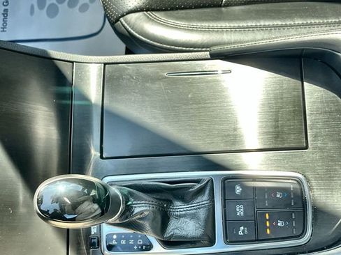 Used 2017 Hyundai Azera Limited image 24