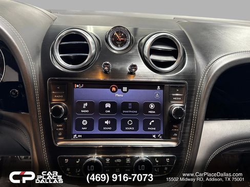 Used 2020 Bentley Bentayga AWD/4WD image 38