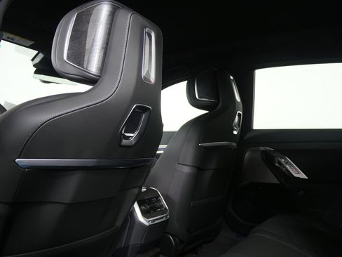 New 2026 BMW i7 eDrive50 w/ Executive Package image 17