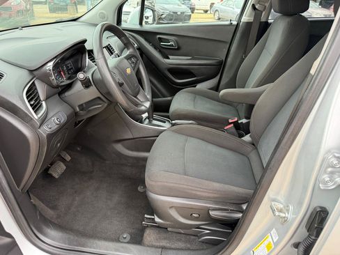 Used 2022 Chevrolet Trax LS w/ Tint and Cruise Package FWD image 19