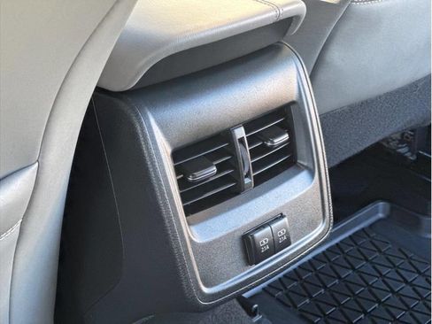 Used 2020 Toyota Avalon XLE image 25