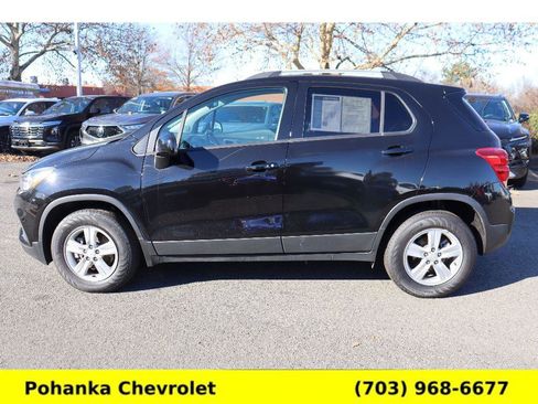 Used 2022 Chevrolet Trax LT w/ LT Convenience Package image 4