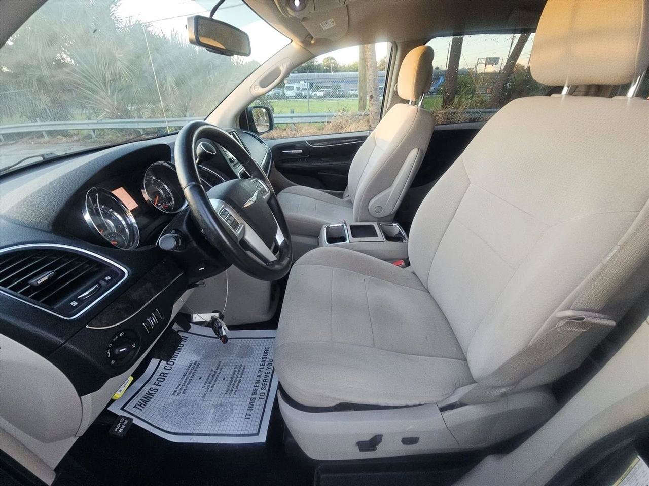 Used 2012 Chrysler Town & Country Touring FWD image 7