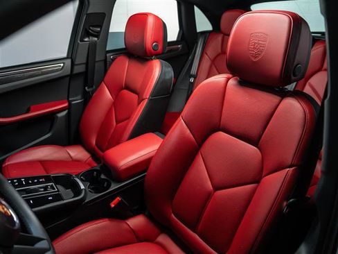 Used 2025 Porsche Macan image 5