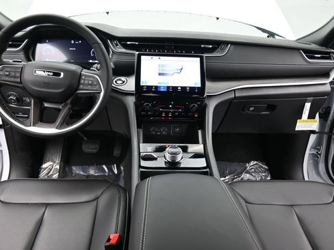 New 2025 Jeep Grand Cherokee Limited w/ Black Appearance Package image 31