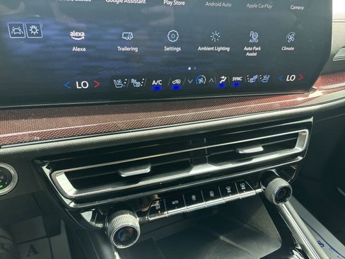 Used 2024 Chevrolet Traverse RS image 21