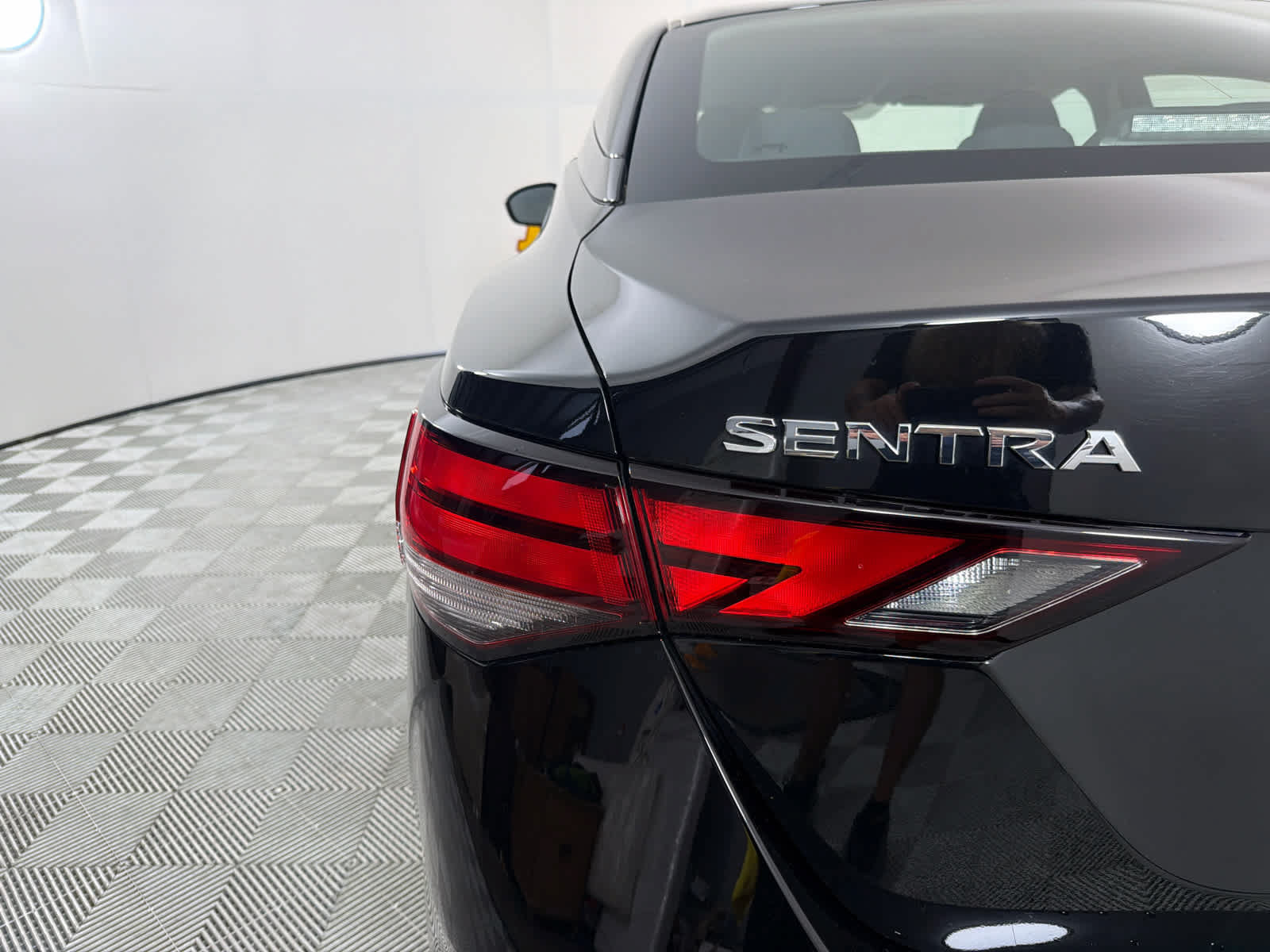 Used 2025 Nissan Sentra SV FWD image 10