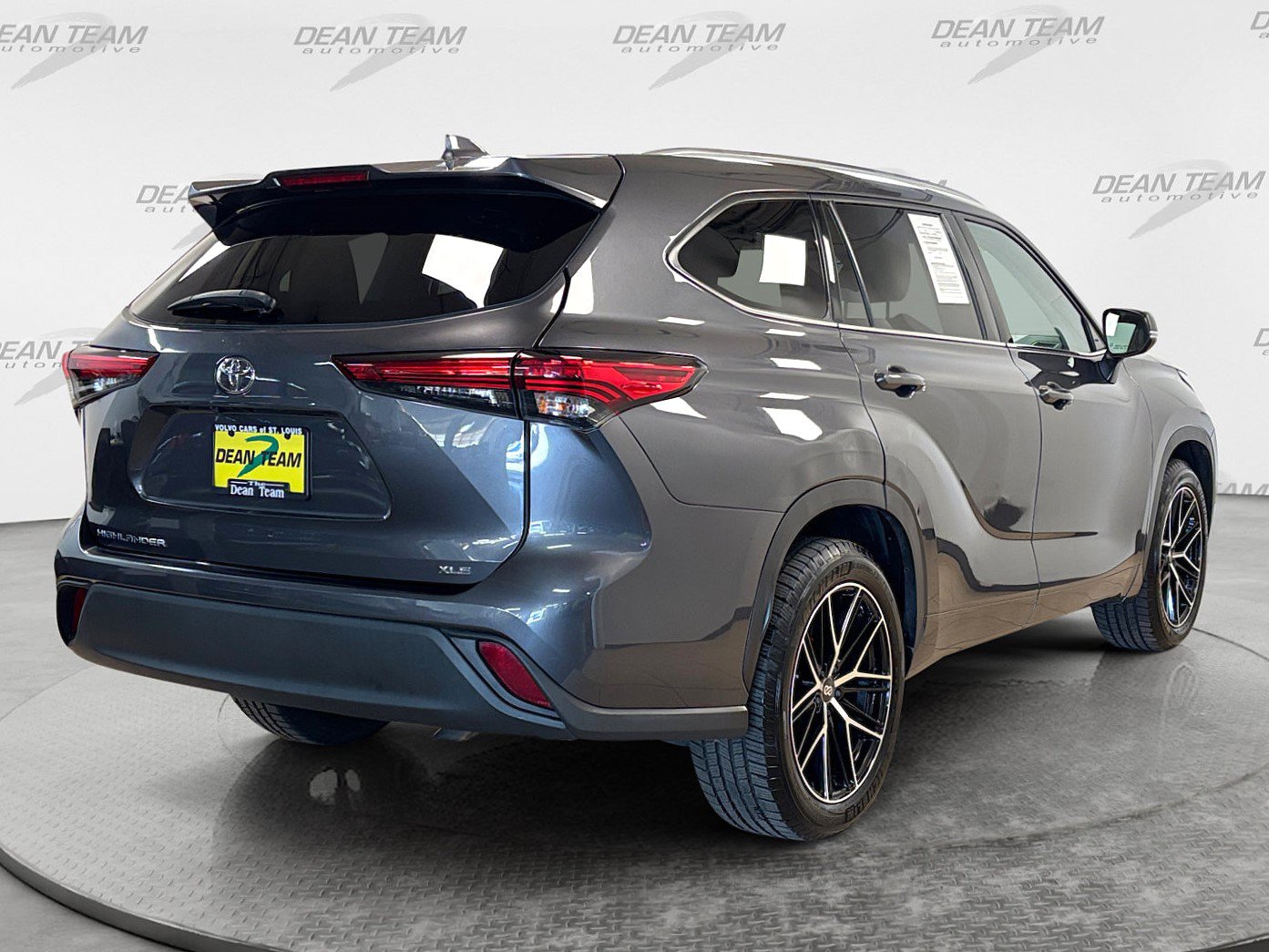 Used 2021 Toyota Highlander XLE FWD image 4