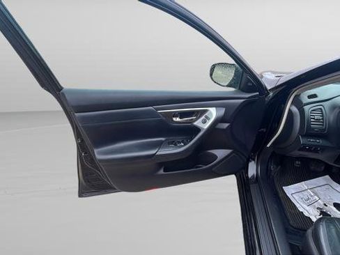 Used 2013 Nissan Altima 2.5 SL w/ Technology Pkg image 9