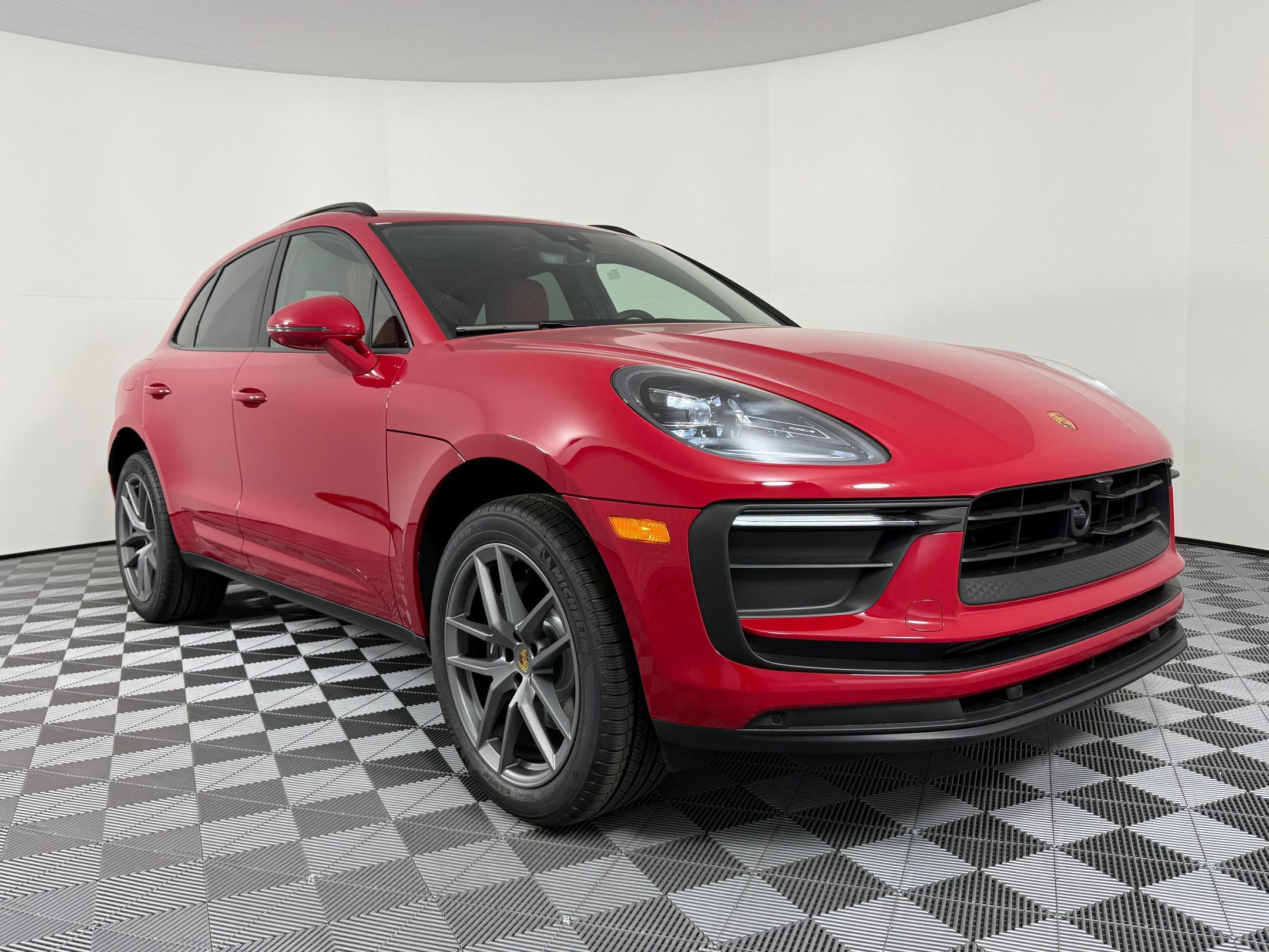 Certified 2026 Porsche Macan AWD/4WD image 7