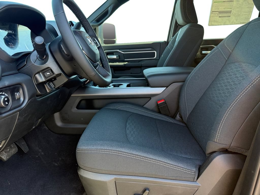 New 2026 RAM 3500 Big Horn AWD/4WD image 9