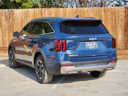 New 2026 Kia Sorento S image 3