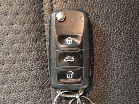 Used 2013 Volkswagen Passat 2.5 SE image 32