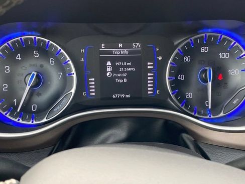 Used 2022 Chrysler Voyager LX FWD image 25